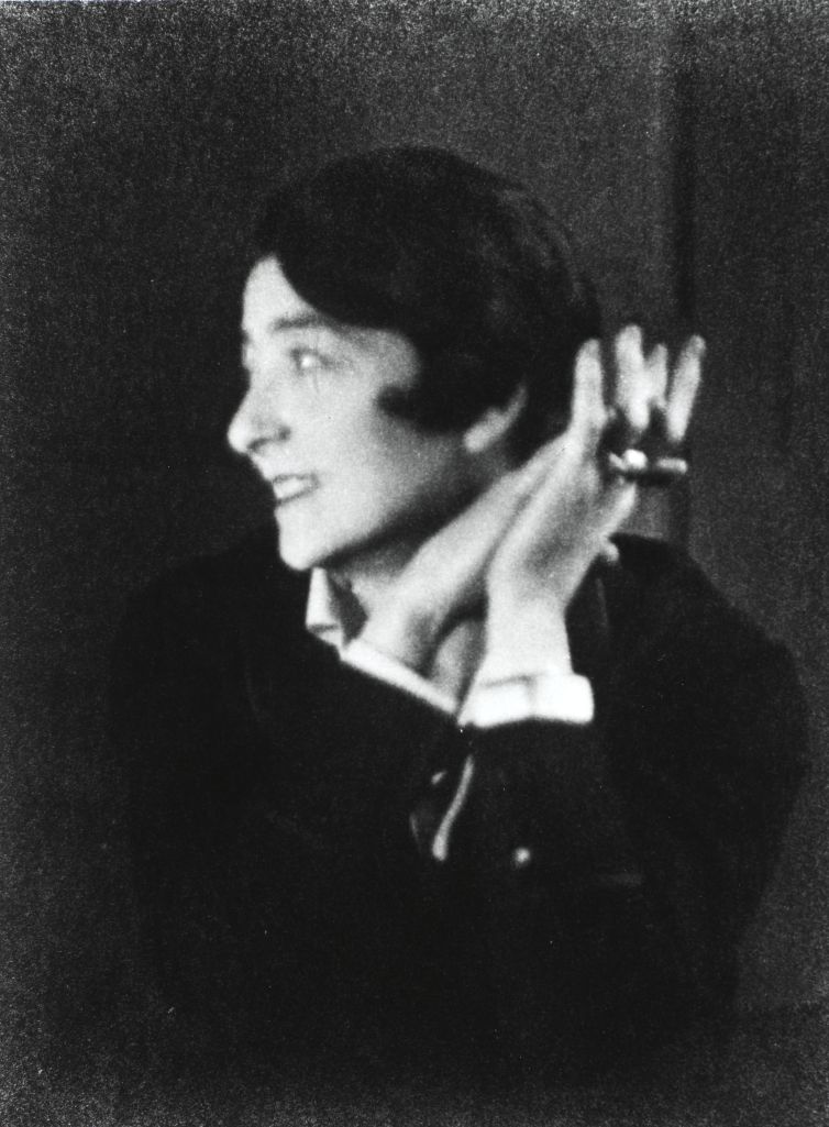 berenice_abott_portrait_of_eileen_gray