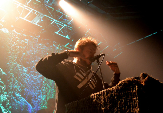 justin-vernon-stretching-vicar-street-dublin