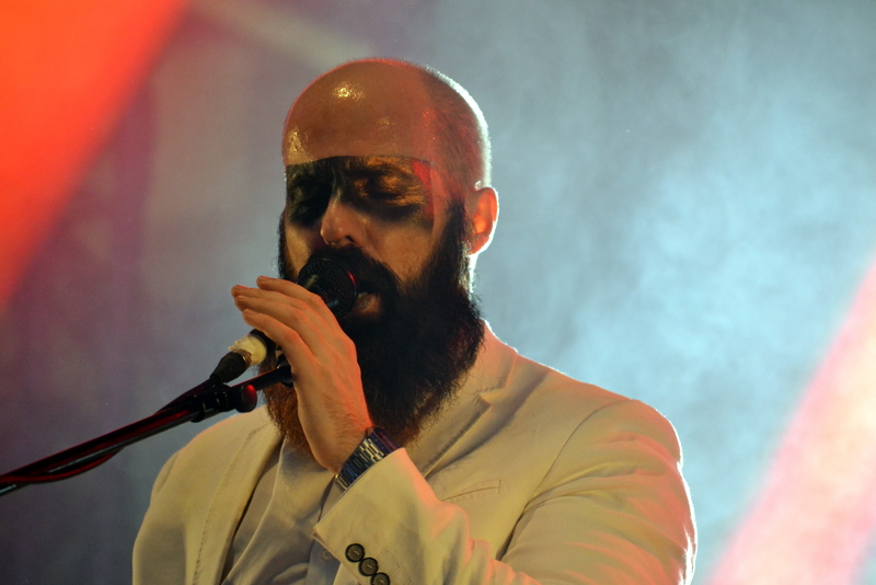 lead-singer-le-galaxie-metropolis