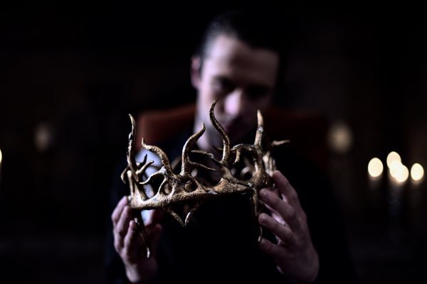 icarus-theatre-collective27s-hamlet-nicholas-limm2c-courtesy-of-george-riddell-e1482264487317