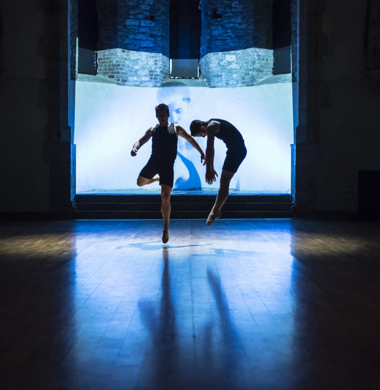 blue-with-alter-behind-001